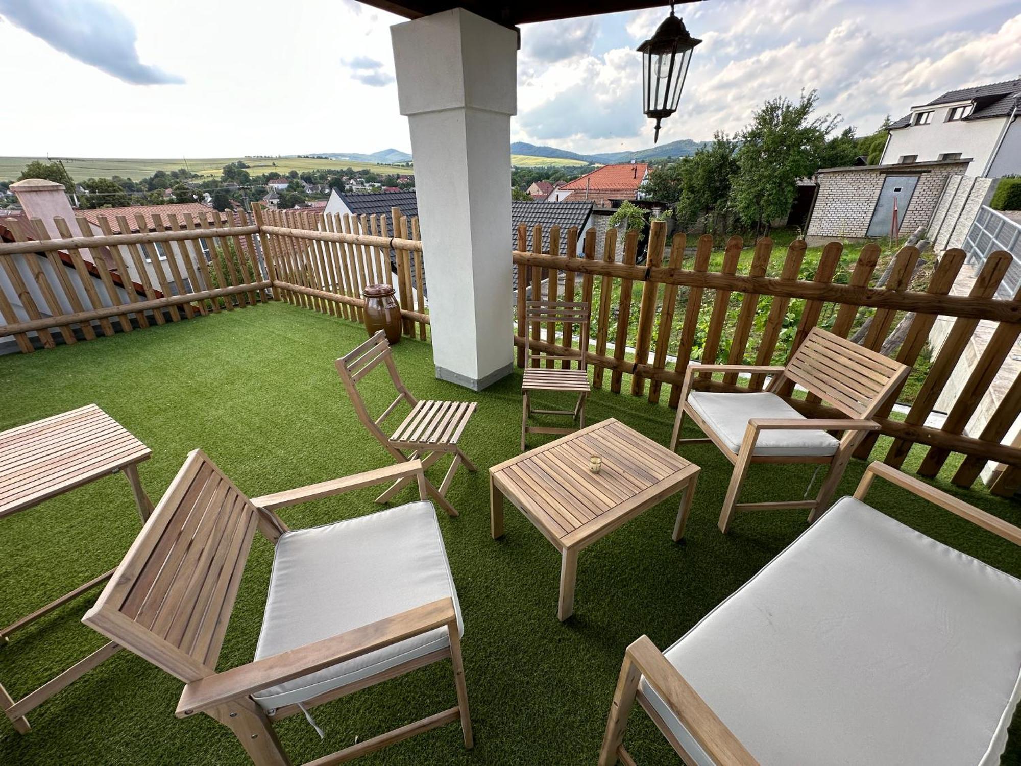 Nad Slovackym Sklipkem Villa Tupesy ภายนอก รูปภาพ